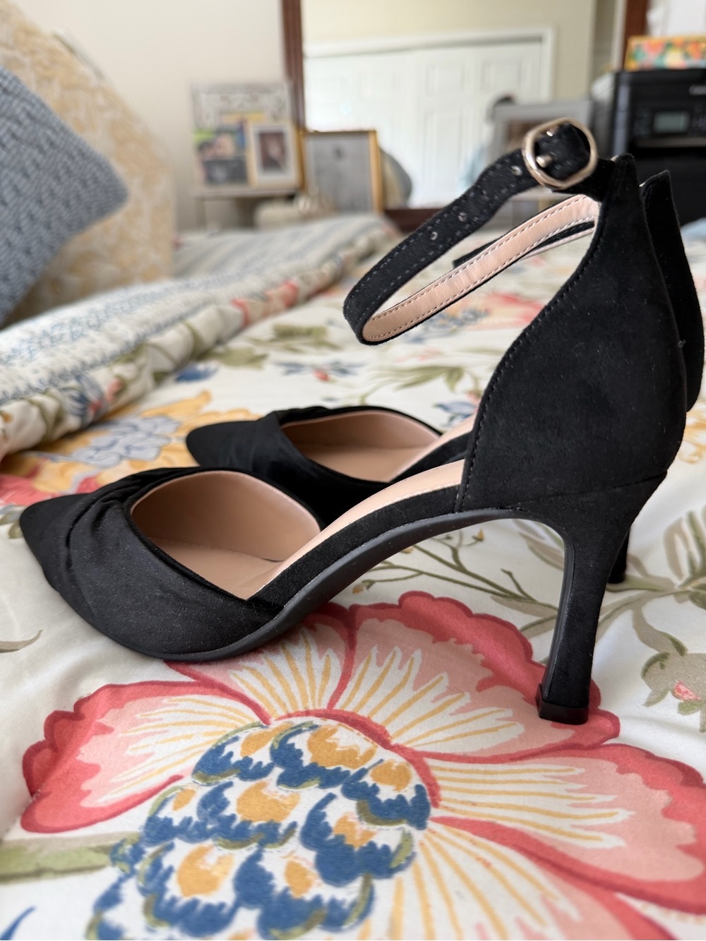 Kelly and Katie Black Ankle-Strap Pointed-Toe Heels size 61/2M